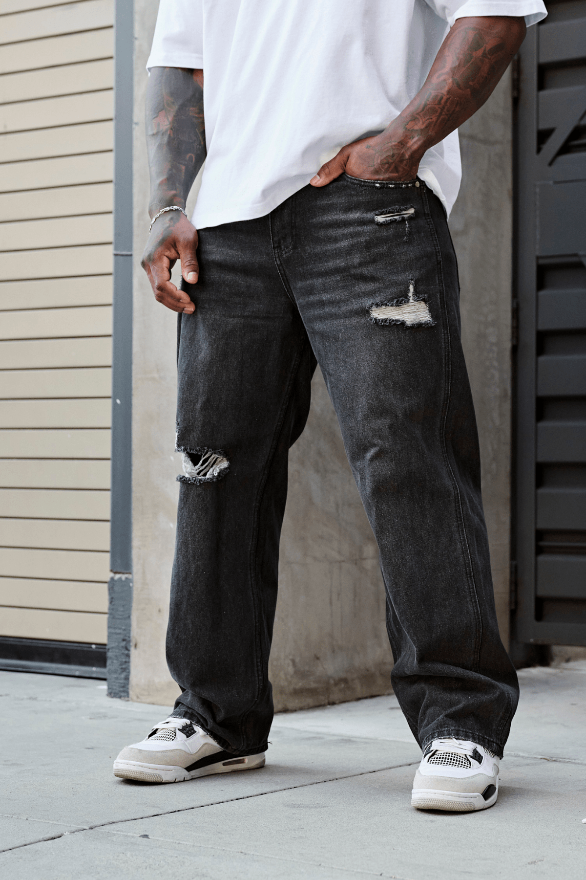 6025 - Straight Fit Ripped Jeans