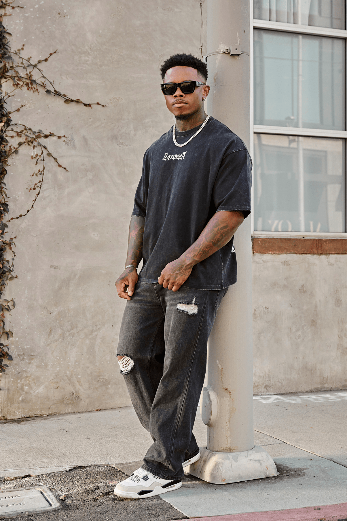 6025 - Straight Fit Ripped Jeans