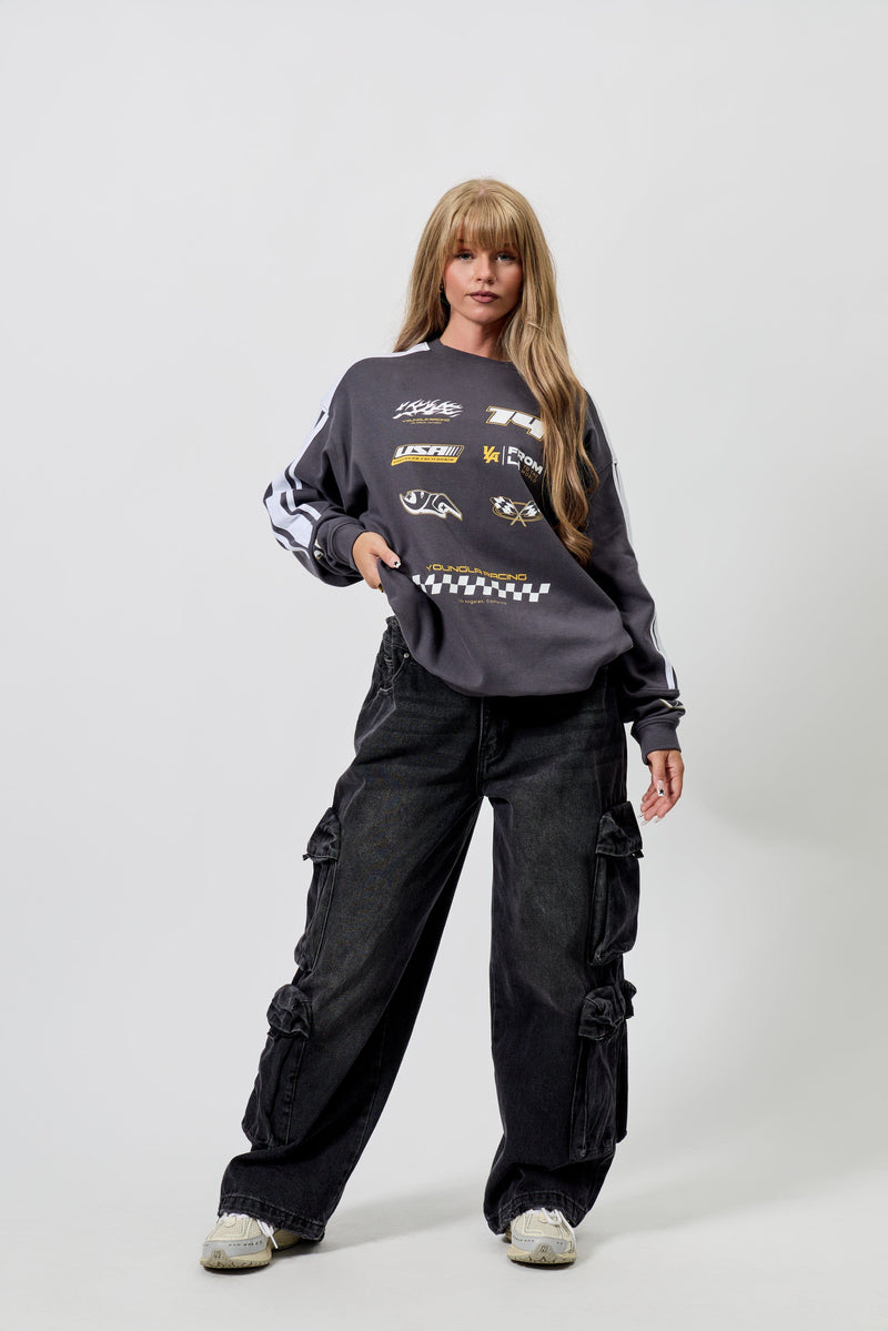 W231 - Drift Cargo Jeans for women Featuring hidden waistband adjusters for a customizable fit in color Black Wash.