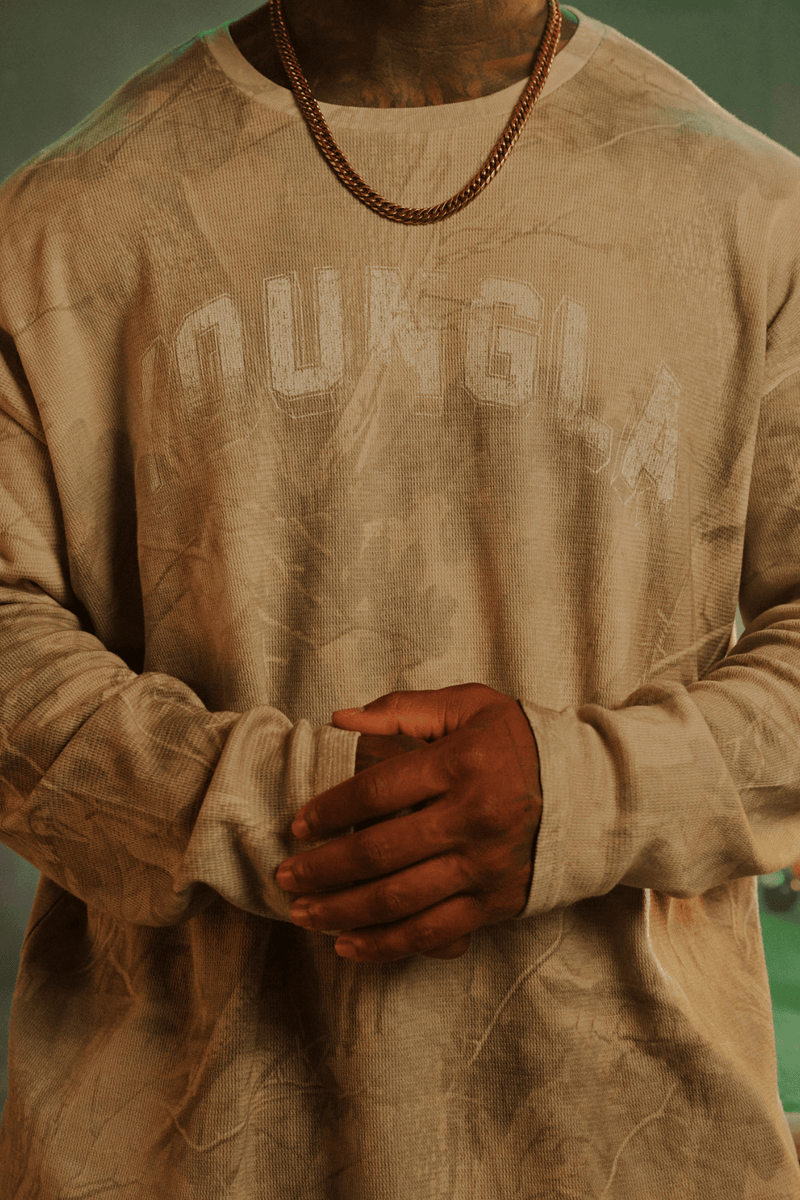 8054 - Thin Thermal Longsleeves relaxed fit for mens with lightweight thermal features a soft, breathable knit in colour Beige Tree Camo - Close view