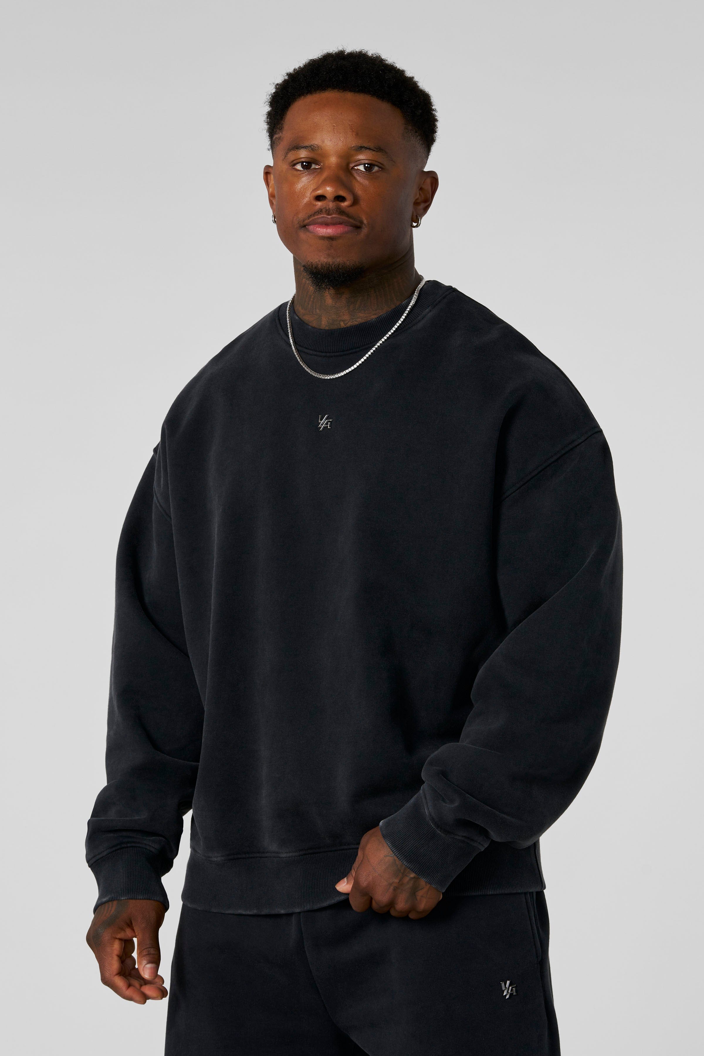 5095 - Elevated Essentials - Crewneck for Men's - 100% Cotton, soft interior, heavyweight cotton and a relaxed silhouette in Black Wash