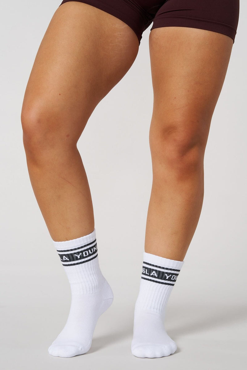 W638 - Elevate crew socks for Women With a compressive feel that hugs your foot and a classic crew height.