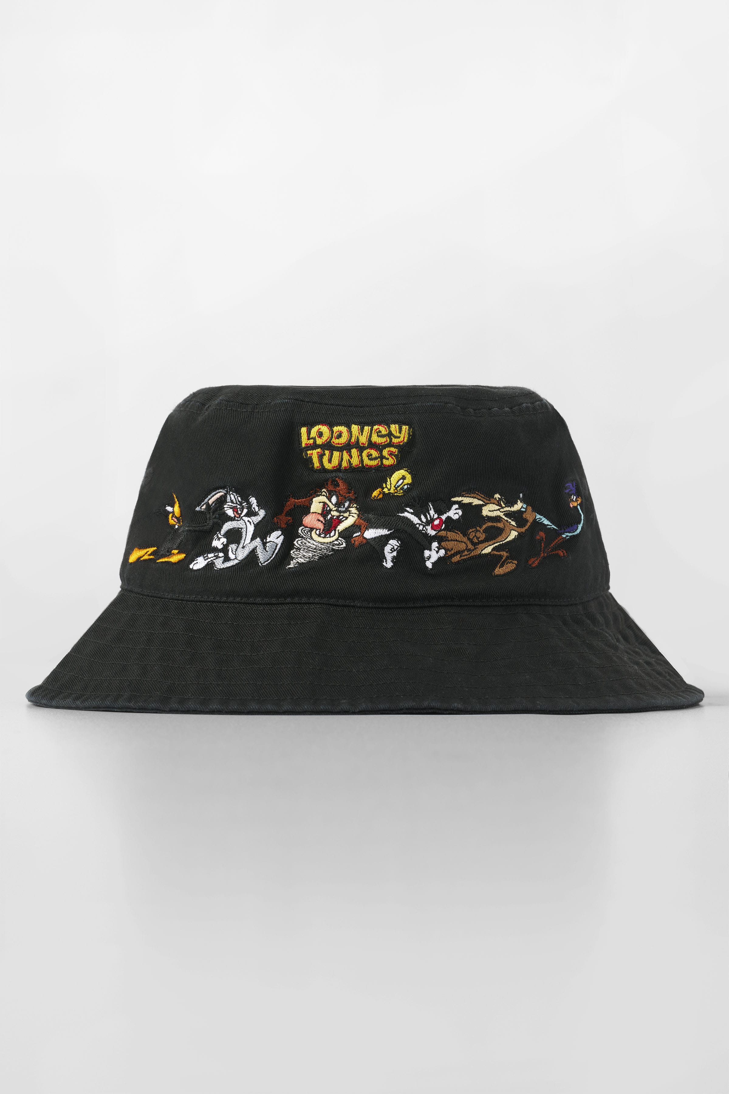 9093 - Looney Tunes Bucket Hat - July 7th