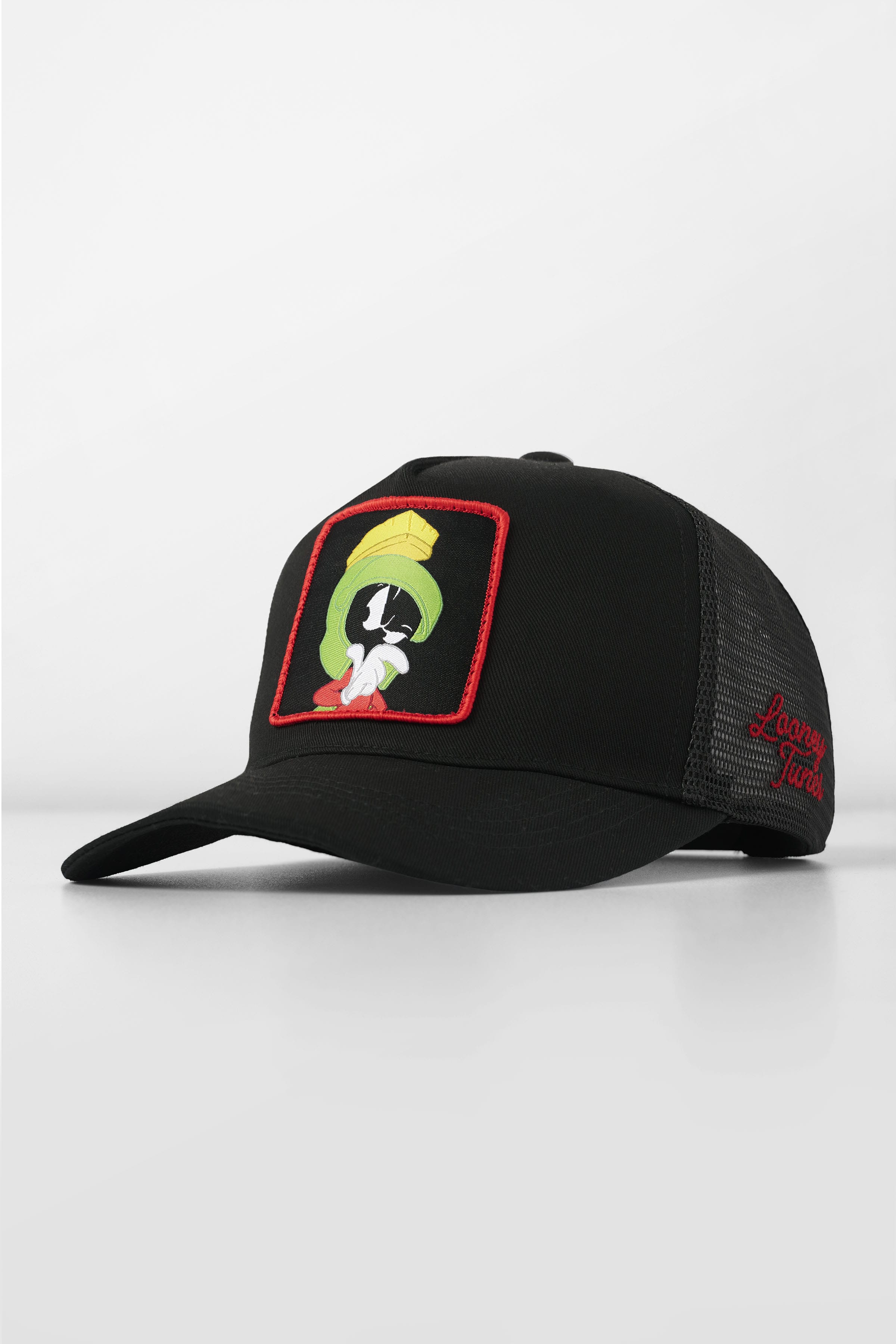 9135 - Looney Tunes Patch Trucker Hats - July 7th