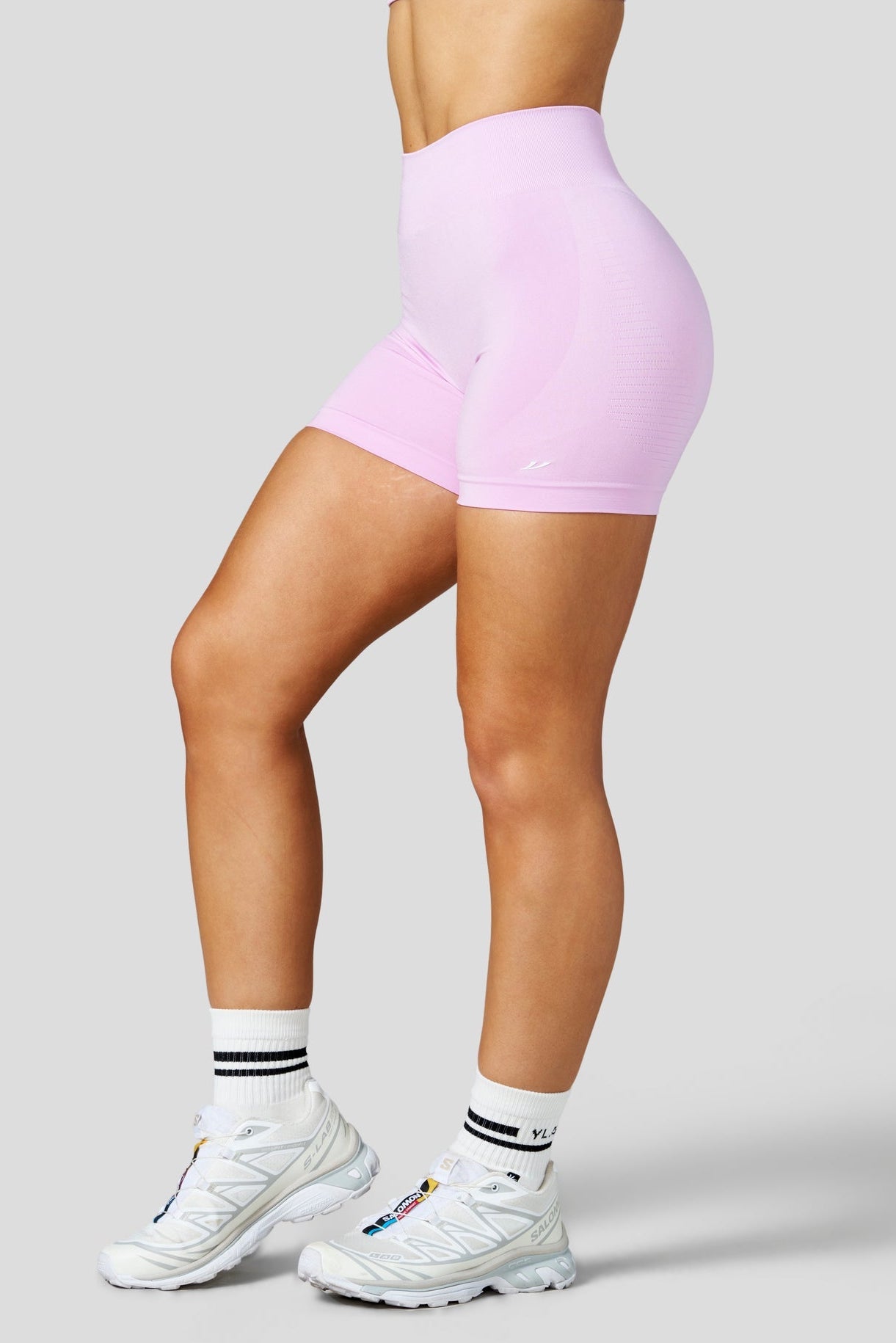 W1166 Pulse Seamless scrunch Shorts  - July 7th