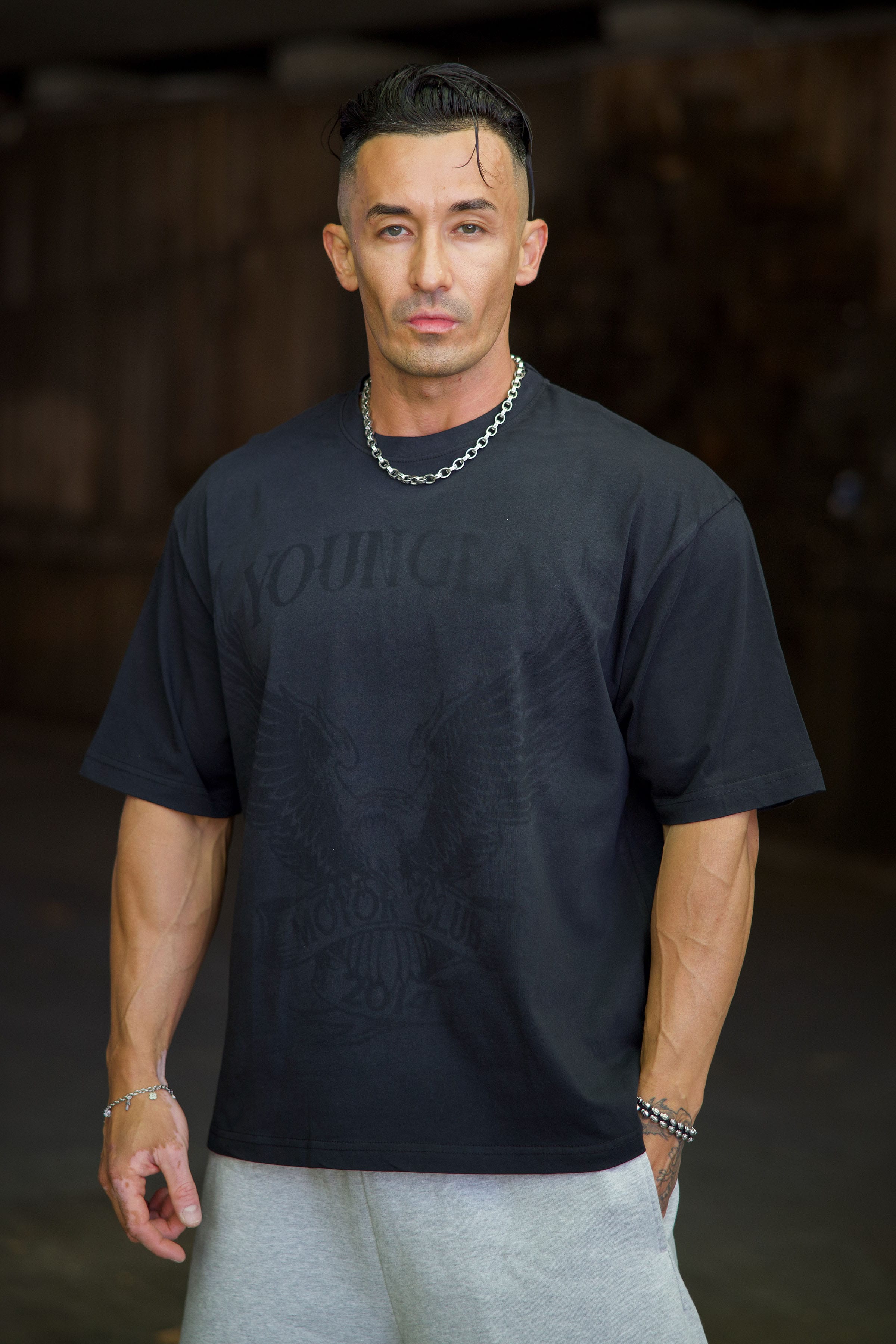 ミュージシャン JJJ photo Tee pop yours BLK L flashbacks 323A65492.jpg?v=1775752533&