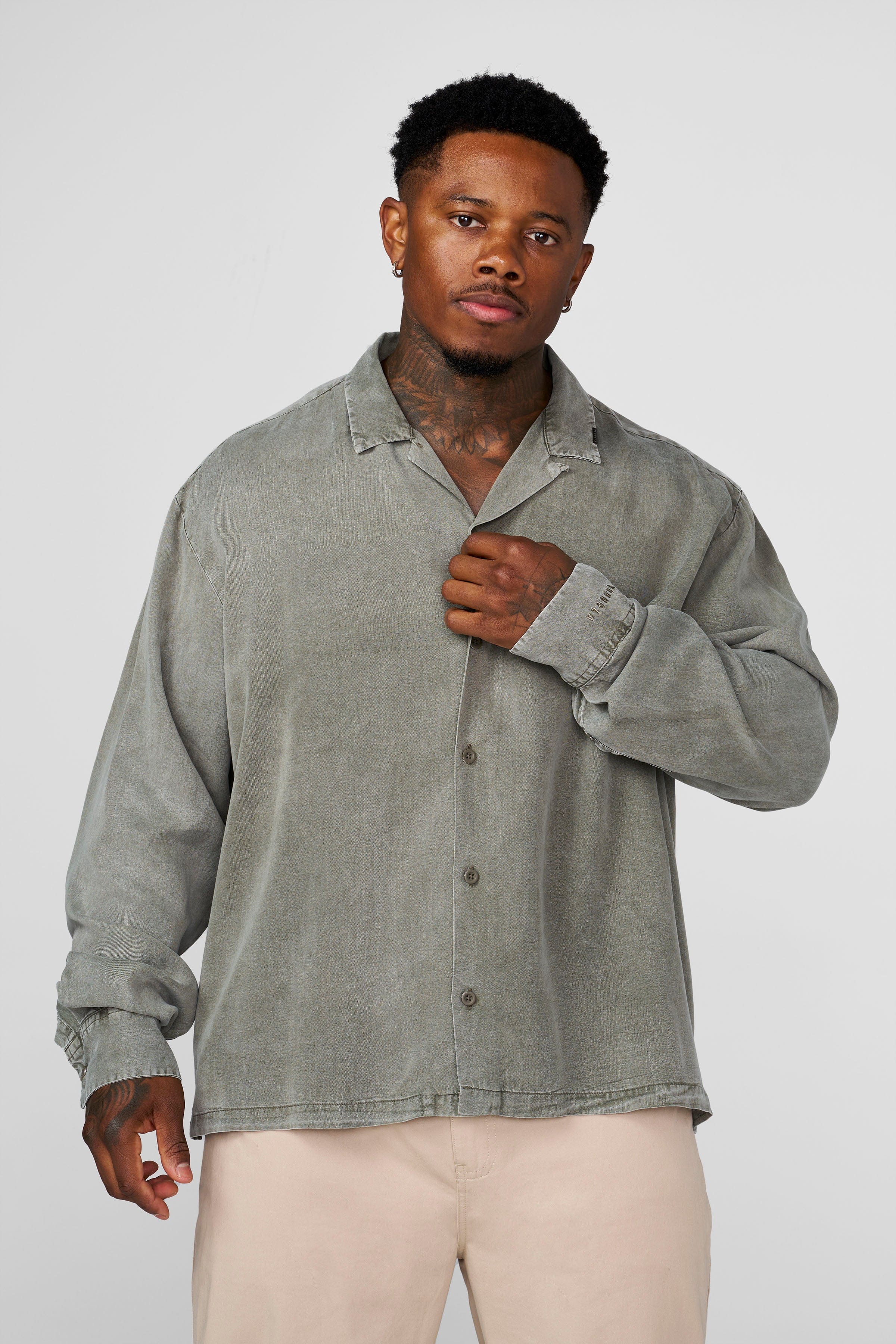 8053 - Flowy Button-ups