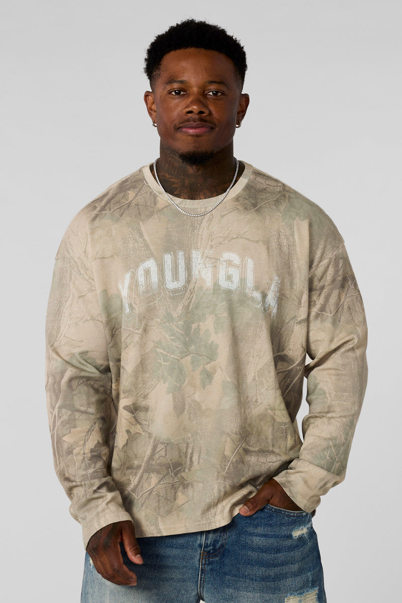 8054 - Thin Thermal Longsleeves relaxed fit for mens with lightweight thermal features a soft, breathable knit in colour Beige Tree Camo