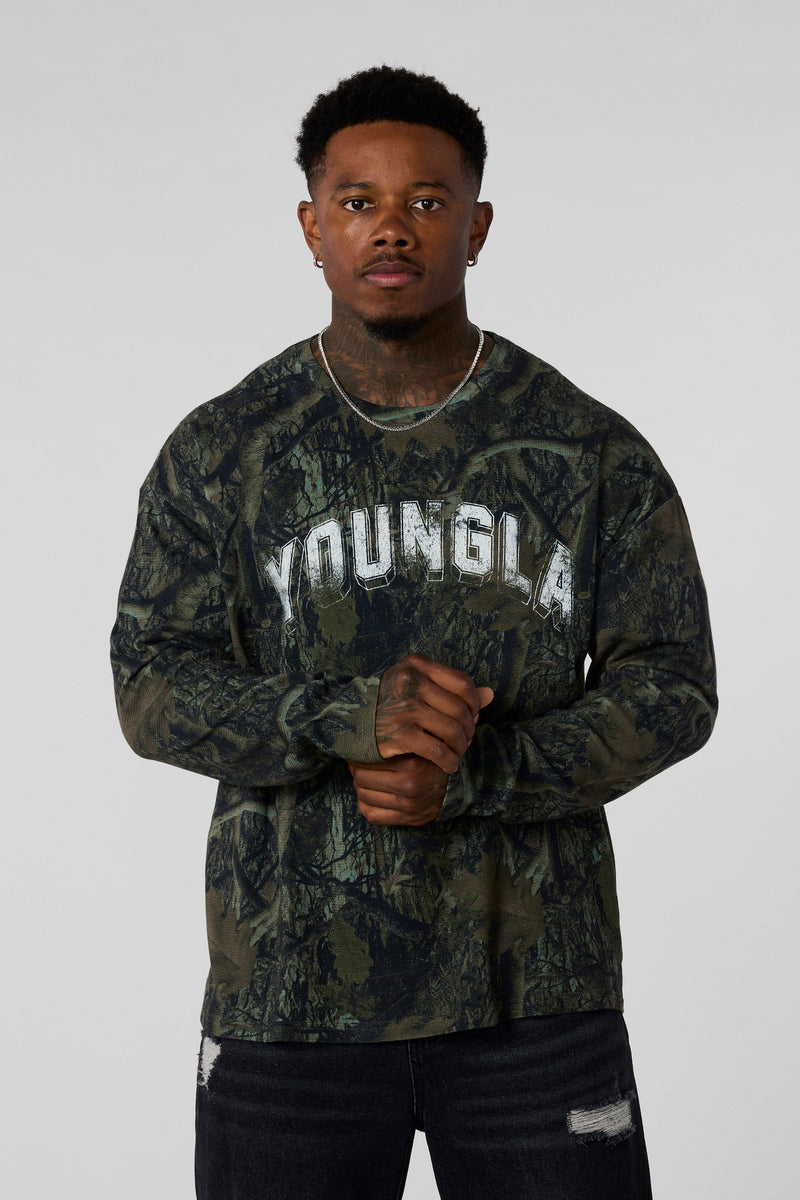8054 - Thin Thermal Longsleeves relaxed fit for mens with lightweight thermal features a soft, breathable knit in colour Dark Tree Camo