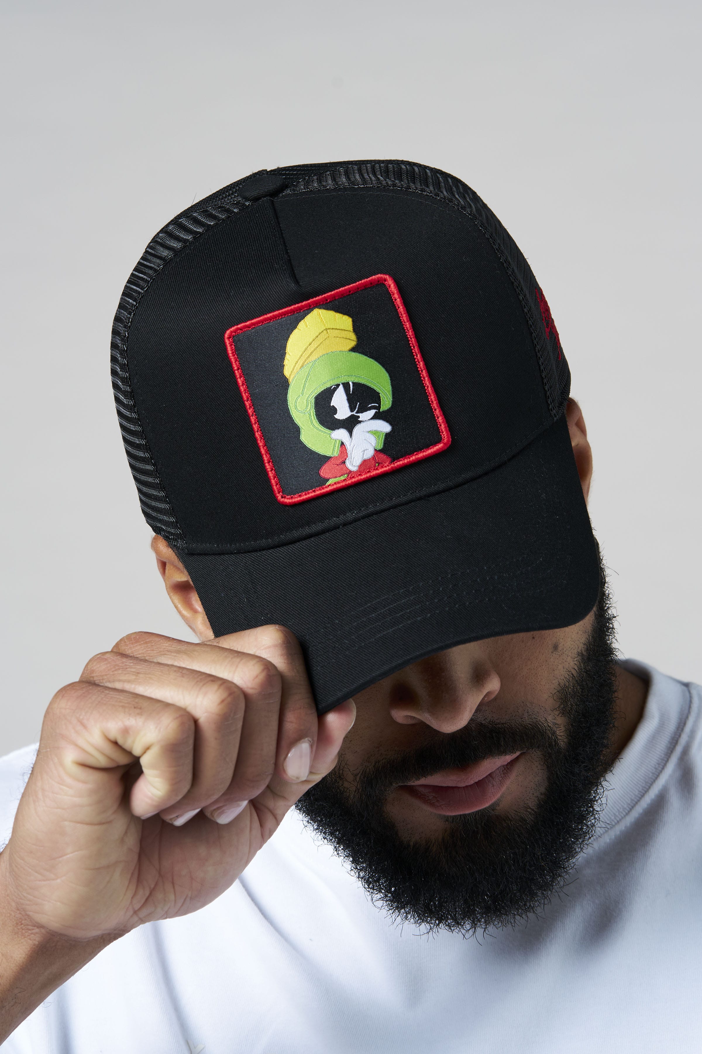 9135 - Looney Tunes Patch Trucker Hats - July 7th