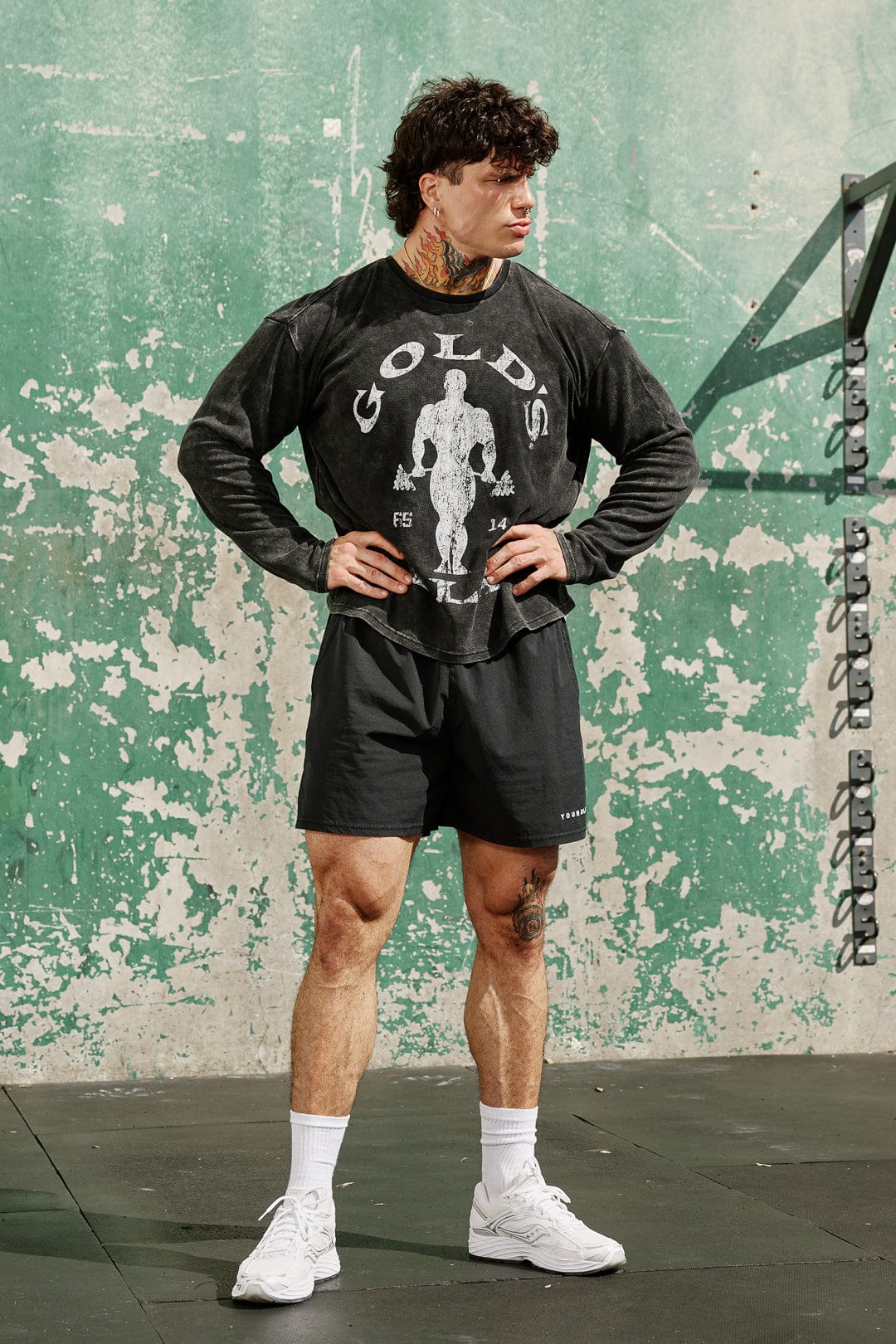 8047 – Gold’s Gym Thermal Longsleeves for men: warm, comfortable, and breathable with a true-to-size athletic fit, perfect for training or casual wear in color Black wash.