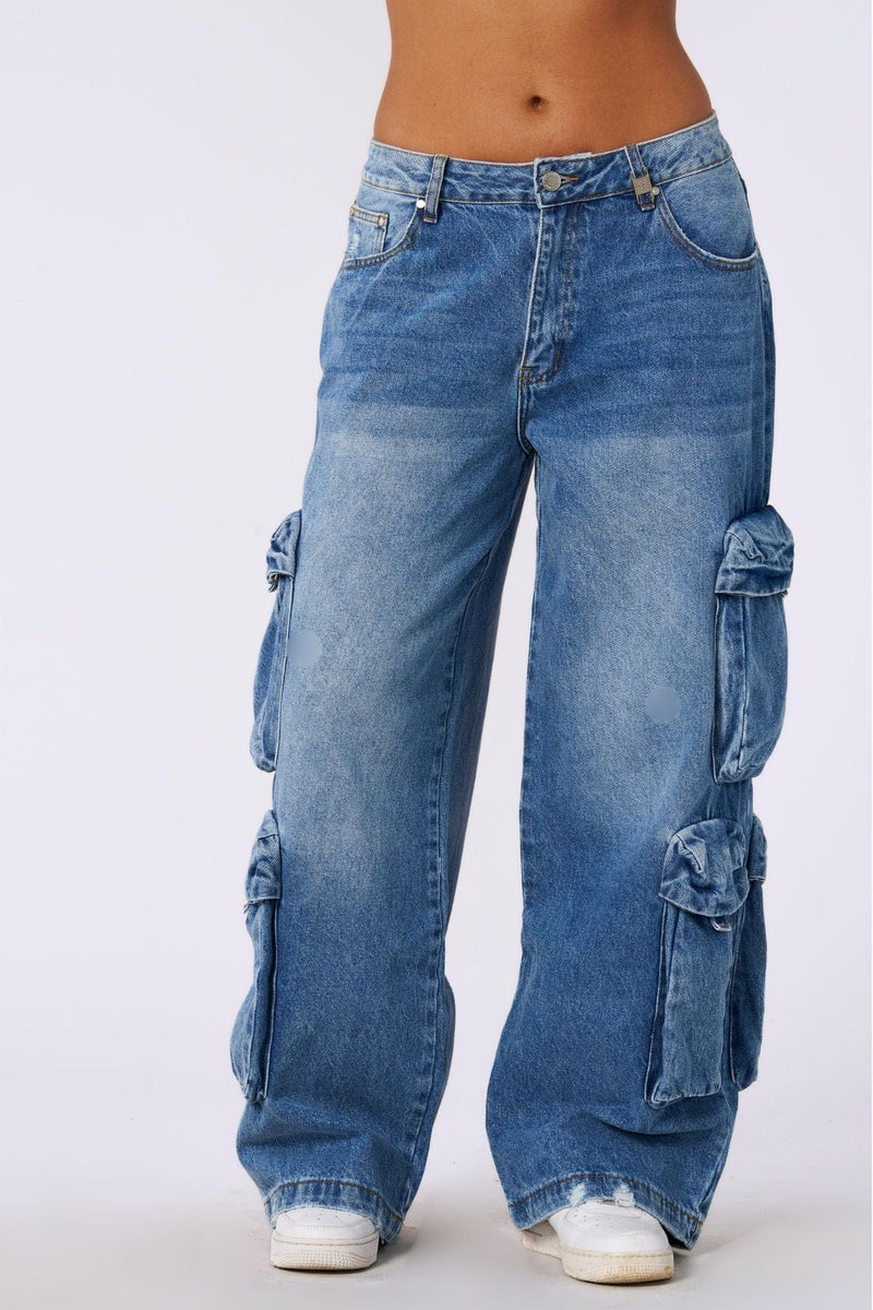 W231 - Drift Cargo Jeans for women Featuring hidden waistband adjusters for a customizable fit in color Blue Wash.
 
